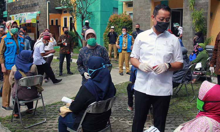PEMBAGIAN KARTU KELUARGA SEJAHTERA