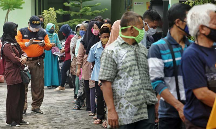 PENYERAHAN KARTU KELUARGA SEJAHTERA