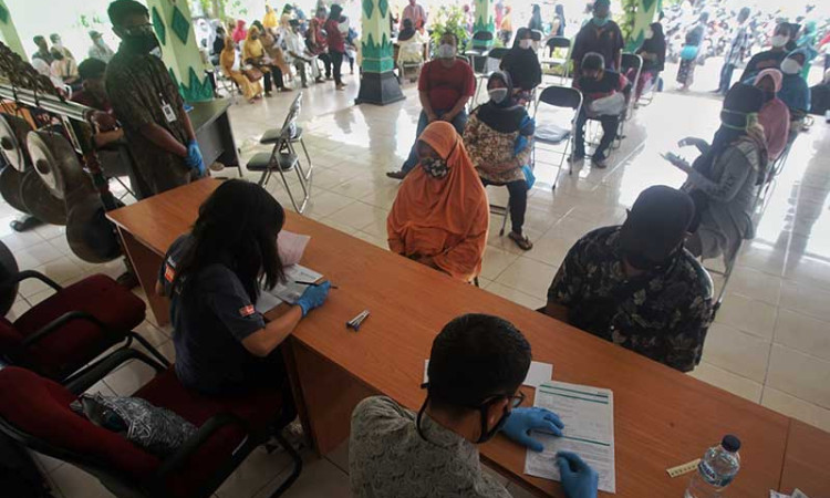 PENYERAHAN KARTU KELUARGA SEJAHTERA