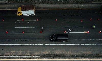 PENYEKATAN PEMUDIK DI TOL JAKARTA-CIKAMPEK