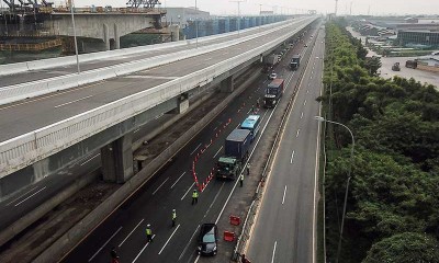 PENYEKATAN PEMUDIK DI TOL JAKARTA-CIKAMPEK