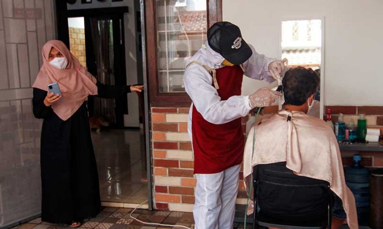 TUKANG CUKUR RAMBUT PANGGILAN