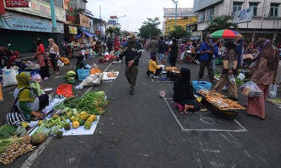 PENERAPAN JAGA JARAK DI PASAR