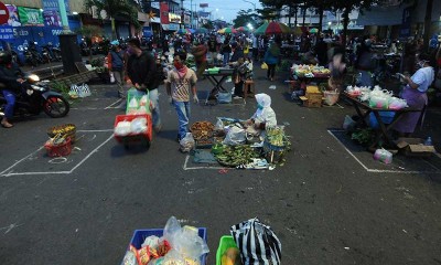 PENERAPAN JAGA JARAK DI PASAR