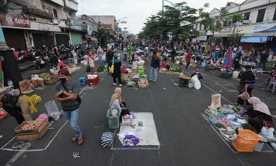 PENERAPAN JAGA JARAK DI PASAR