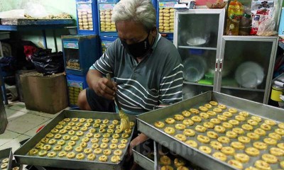 PENURUNAN PRODUKSI KUE KERING