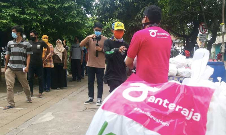 ANTERAJA BAGIKAN SEMBAKO MELALUI SATRIA BERBAGI