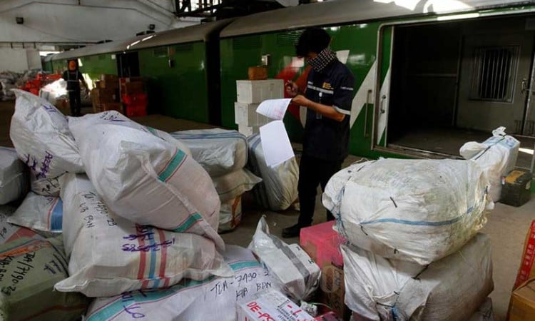 PENGIRIMAN MENGGUNAKAN KERETA MELONJAK