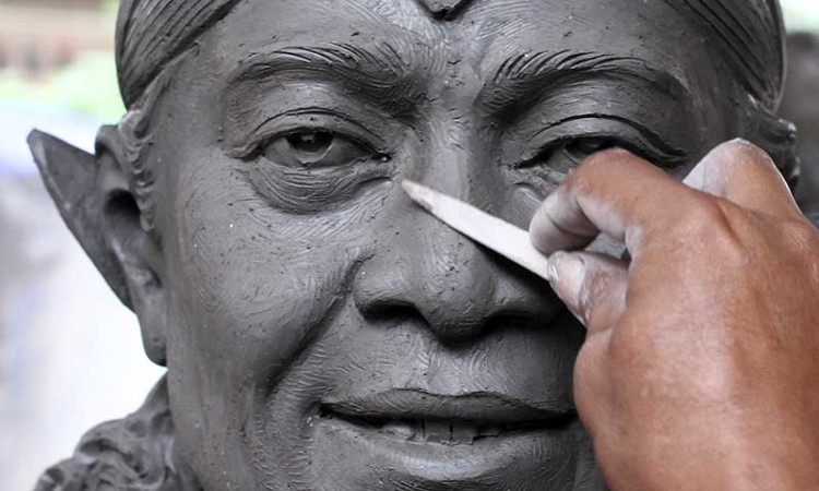 PATUNG MAESTRO CAMPURSARI DIDI KEMPOT          