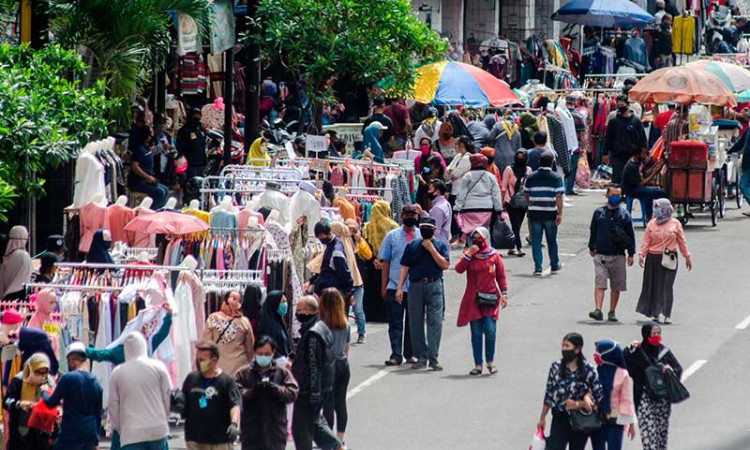 KERAMAIAN AKTIVTAS DI PASAR BARU BANDUNG