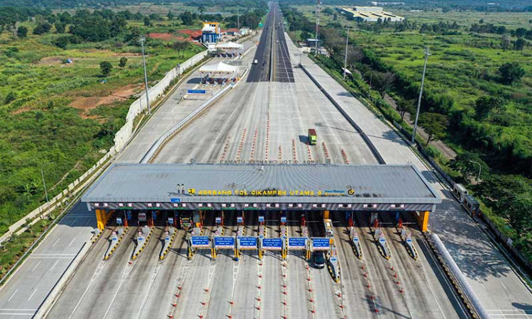 LALU LINTAS DI PINTU TOL CIKAMPEK UTAMA SEPI