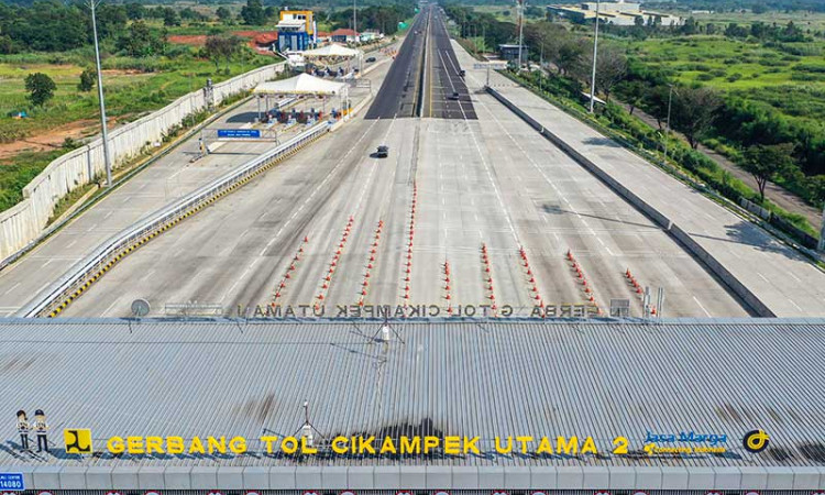 LALU LINTAS DI PINTU TOL CIKAMPEK UTAMA SEPI