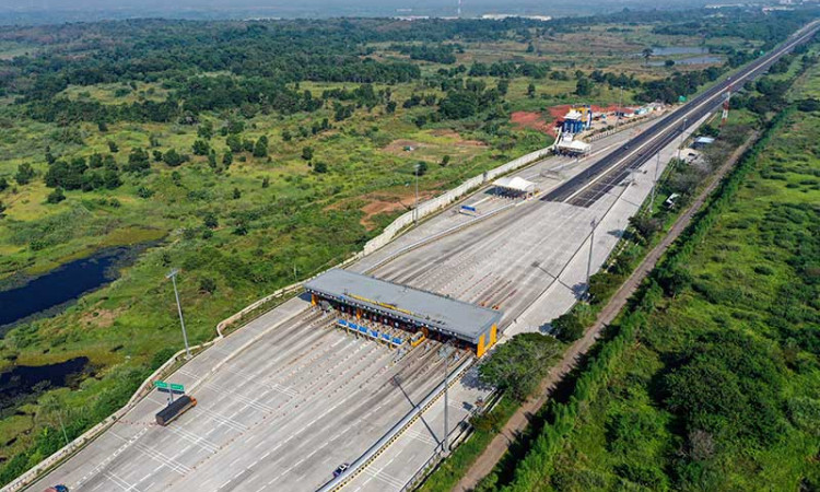 LALU LINTAS DI PINTU TOL CIKAMPEK UTAMA SEPI