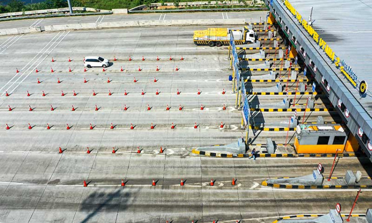 LALU LINTAS DI PINTU TOL CIKAMPEK UTAMA SEPI