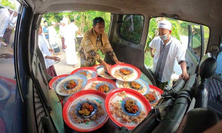 TRADISI MAKAN BERSAMA IDUL FITRI