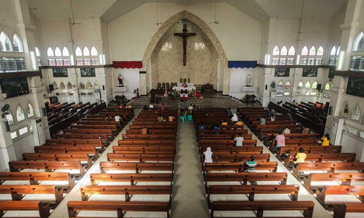 MISA MINGGU GEREJA KATEDRAL DIADAKAN KEMBALI