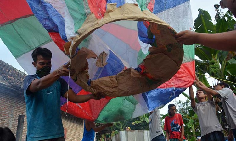 PENERBANGAN BALON UDARA