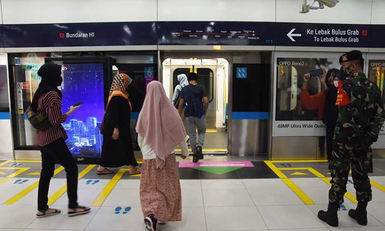 MRT JAKARTA KEMBALI BEROPERASI NORMAL