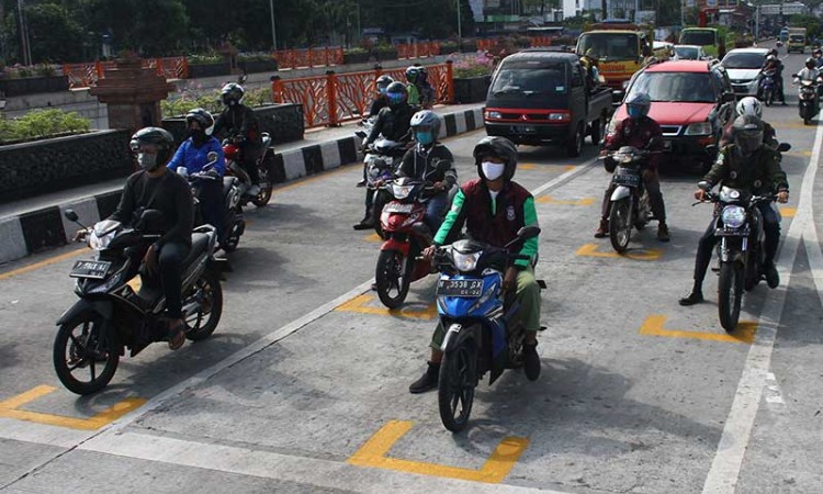 GARIS PENANDA JARAK PENGENDARA MOTOR