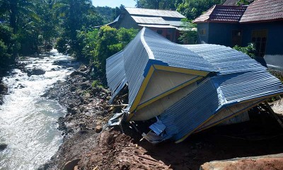 Empat Warga Tertimbun Tanah Longsor