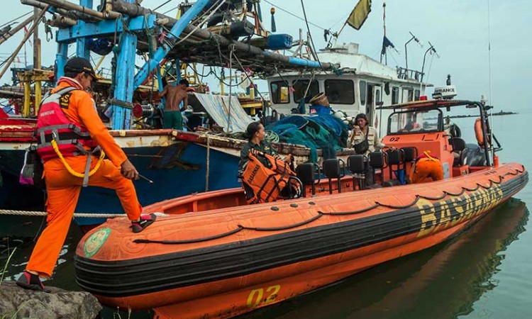 Basarnas Banten Lakukan Pencarian Korban KM Puspita Jaya Yang Tenggelam di Selat Sunda