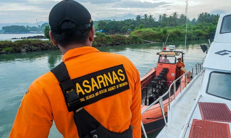 Basarnas Banten Lakukan Pencarian Korban KM Puspita Jaya Yang Tenggelam di Selat Sunda