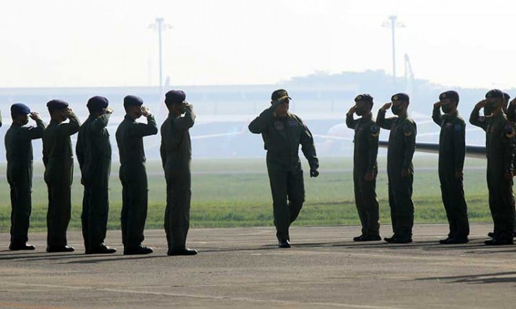 KSAL Laksamana TNI Yudo Margono Menerima Brevet Kehormatan Penerbang TNI AL