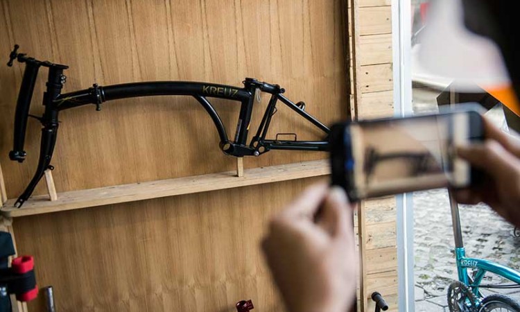 Sepeda Mirip Brompton Buatan UMKM Bandung Laris Terjual