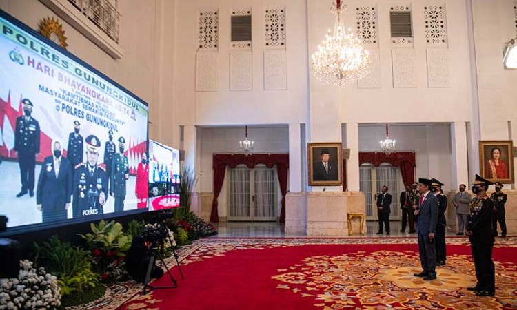 Presiden Joko Widodo Pimpin Upacara Peringatan Ke-74 Hari Bhayangkara