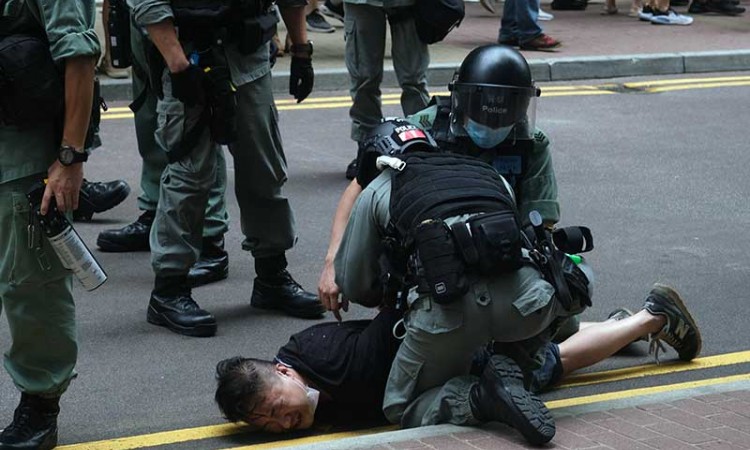 China Setujui Undang-Undang Keamanan Hong Kong, Ribuan Warga Turun ke Jalan
