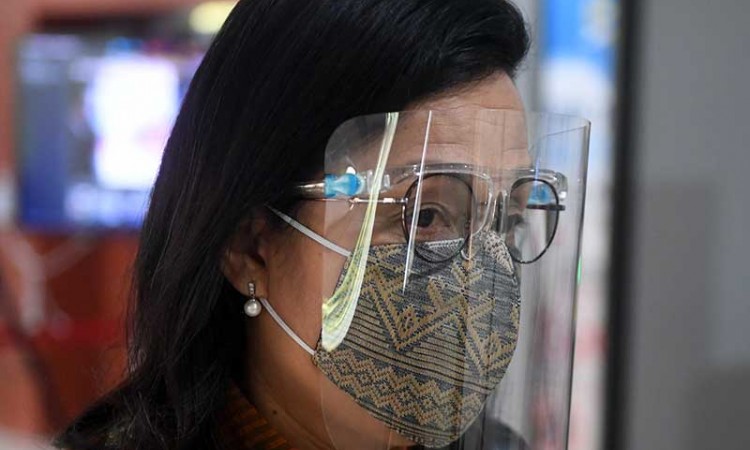 Menkeu Sri Mulyani Gunakan Face Shield saat Hadir Raker Dengan DPR