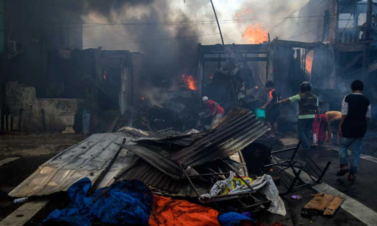 Kebakaran di Manggarai Hanguskan 40 Toko