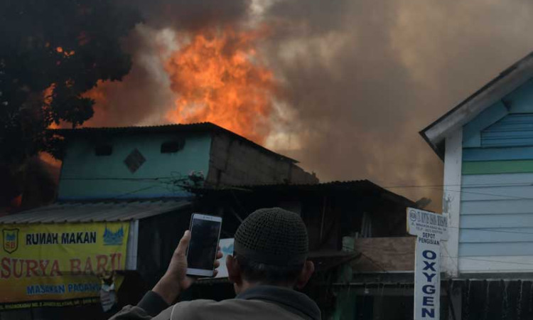 Kebakaran di Manggarai Hanguskan 40 Toko