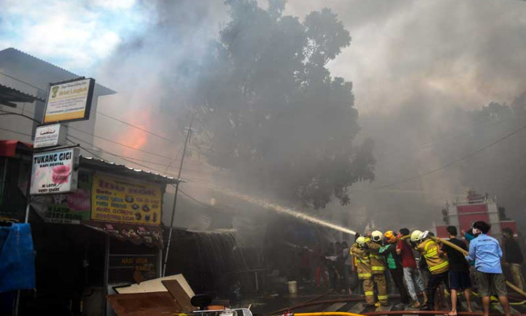 Kebakaran di Manggarai Hanguskan 40 Toko