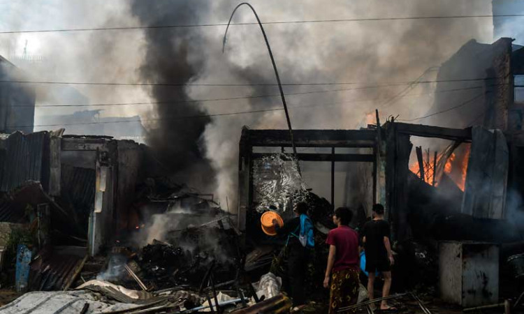Kebakaran di Manggarai Hanguskan 40 Toko