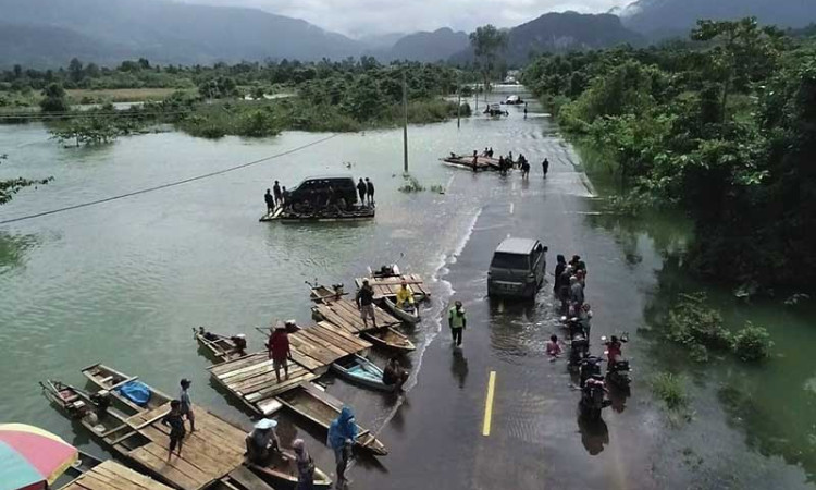 Jalan Trans Sulawesi Terputus Akibar Banjir