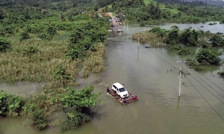 Jalan Trans Sulawesi Terputus Akibar Banjir