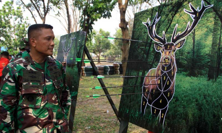 Prajurit Korps Marinir Ikuti Lomba Memanah