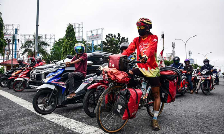 Mahir Abdullah Keliling Indonesia Dengan Mengayuh Sepeda