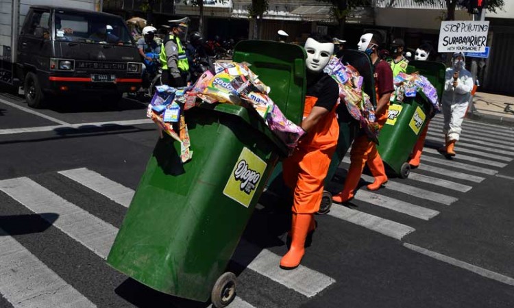 Aktivis Lingkungan di Suraba Serukan Larangan Pemakaian Plastik Sekali Pakai