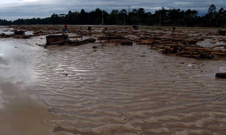 Banjir Bandang Luwu Utara Sulsel Akibatkan Puluhan Rumah Hanyut Terbawa Arus