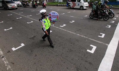 Jaga Jarak Pengedara Sepeda Motor di Aceh Seperti Start Balapan Moto GP