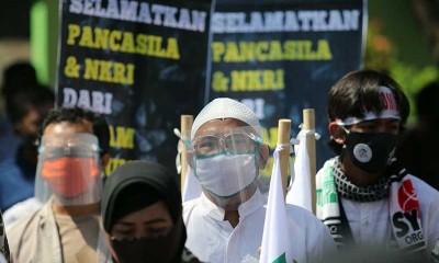 Demonstran di Kediri Terapkan Protokol Kesehatan saat Unjuk Rasa