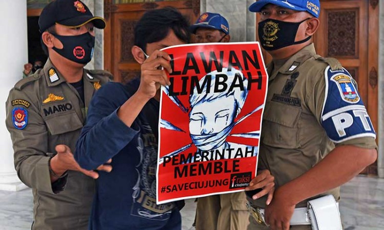 Mapala Banten Protes ke Bupati Serang Atas Pecemaran Sungai Ciujung