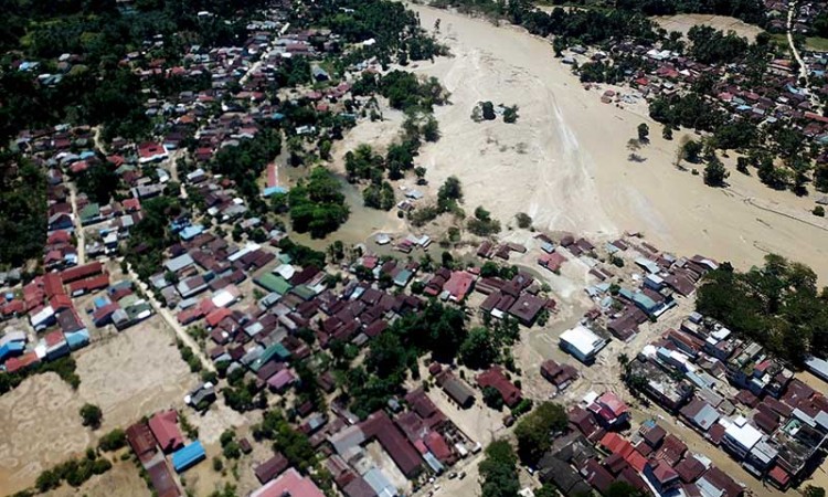 Kota Masamba Masih Terendam Lumpur Akibat Banjir Bandang