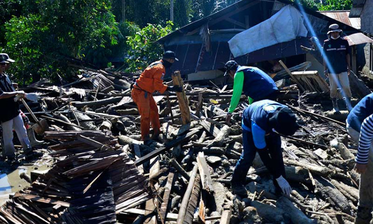 Hari Kelima Evakuasi Banjir Bandang Luwu Utara, 18 Orang Masih Belum Ditemukan