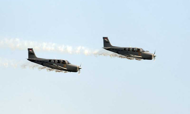 Pesawat Bonanza G-36 Menari di Langit Jakarta saat Latihan Tempur