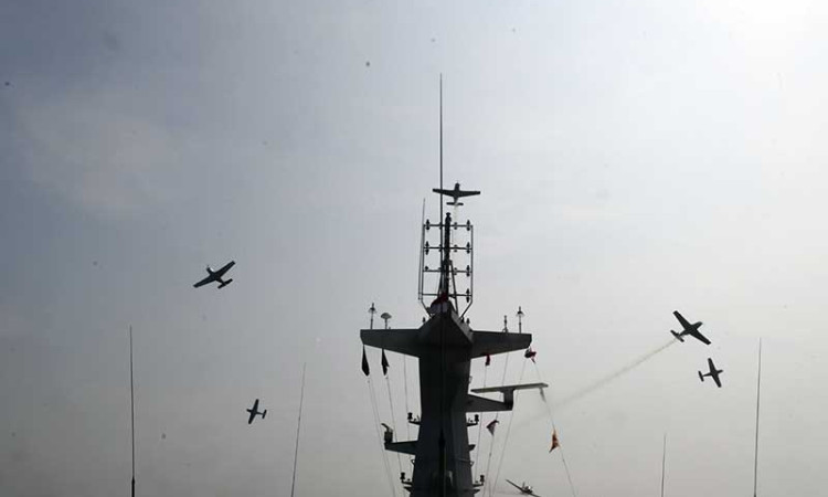 Pesawat Bonanza G-36 Menari di Langit Jakarta saat Latihan Tempur