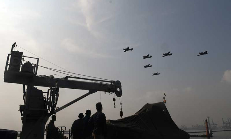 Pesawat Bonanza G-36 Menari di Langit Jakarta saat Latihan Tempur