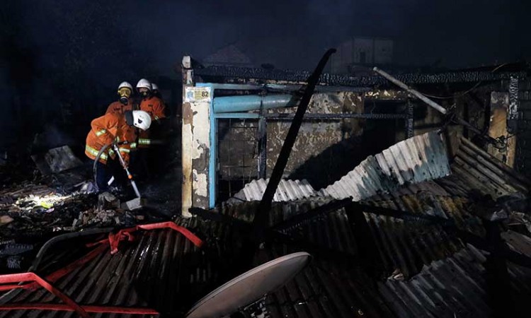Kebakaran di Surabaya Hanguskan Tujuh Rumah Warga